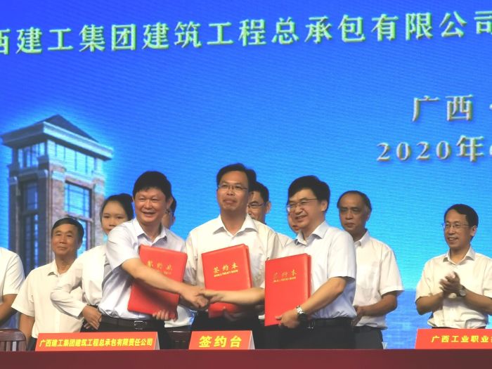 簽約現(xiàn)場。 王瑾貞 攝.jpg