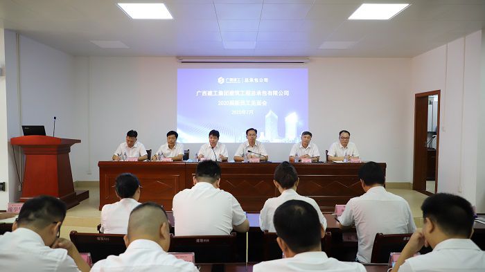 出席會議的公司領(lǐng)導(dǎo)。李立云 攝2.JPG