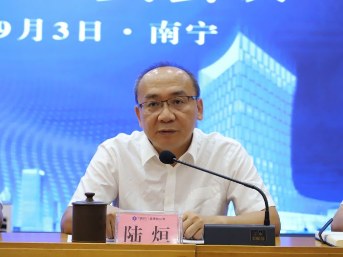 陸烜主持。李立云 攝.jpg