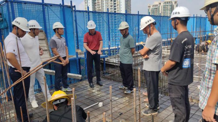 24檢查現(xiàn)場。李昌鈔 攝.jpg