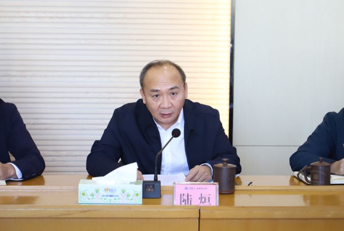 陸烜傳達(dá)集團(tuán)會議精神。鄭詩寶 攝.jpg