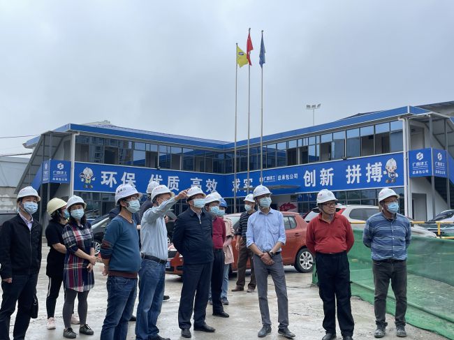 視察項目進度。梁觀德 攝（修圖）.jpg